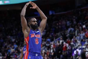 体育注册-效率挺高！小哈达威14中9&amp;三分9中5空砍23分 另有3板3助攻